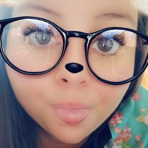 Meet your Posher, Stephaniie